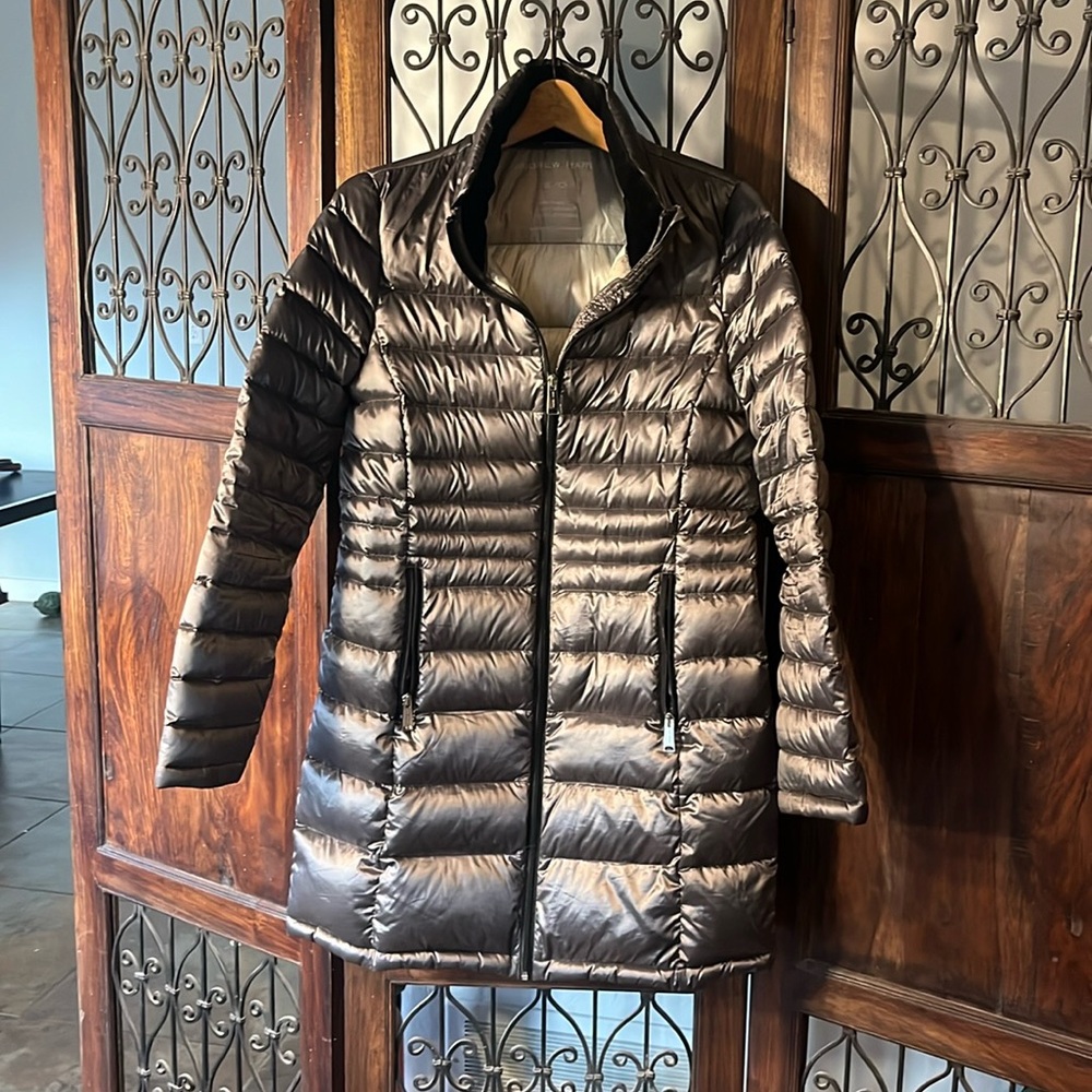 Woman’s Andrew Marc long puffer coat size small good condition, one small stain